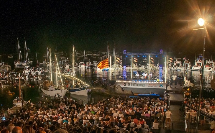Calella de Palafrugell during the Cantada d'Havaneres on July 2016 (image from Cantada d'Havaneres)